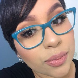 Meet your Posher, Adeline